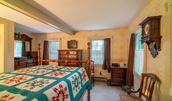 53 Henry St, Amherst, MA 01002