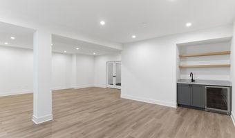 7705 HOLIDAY Ter, Bethesda, MD 20817