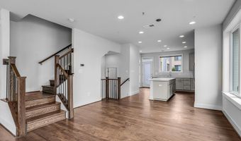 6940 ROCKLEDGE Dr, Bethesda, MD 20817
