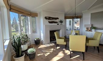 206 Edgewater Dr, Algonac, MI 48001