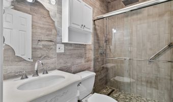 6 Harbor Pkwy, Clinton, CT 06413
