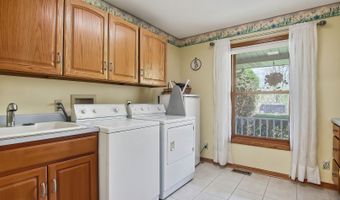 40498 N Sunset Dr, Antioch, IL 60002