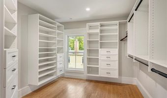 28 Mount Vernon St, Newport, RI 02840