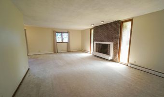 101 Hilltop Dr, Ackley, IA 50601
