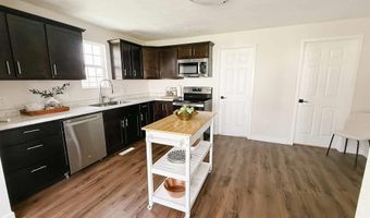 206 8th St, Alton, IA 51003