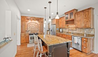 11668 E Laketowne Dr, Albertville, MN 55301