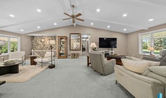 48156 268th St, Brandon, SD 57005
