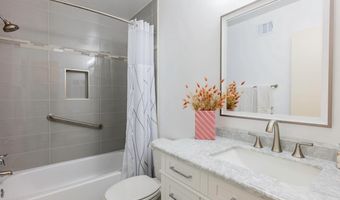 38 GREAT PINES Ct, Rockville, MD 20850