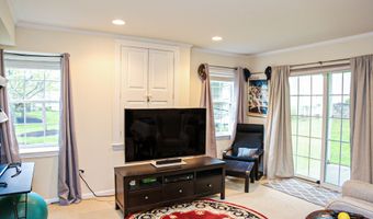 4 Cambridge Dr 4, Danbury, CT 06811