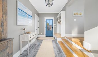 131 Eustis Ave, Newport, RI 02840