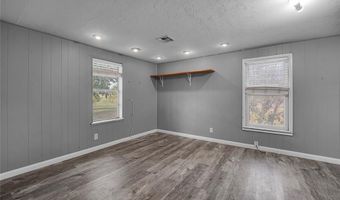 1217 E Cherry St, Altus, OK 73521