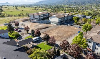 993 Mountain Meadows Dr, Ashland, OR 97520