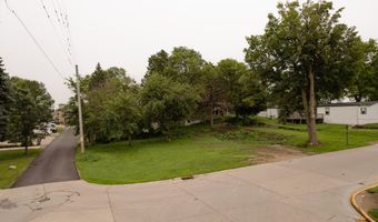 306 Iowa St, Arnolds Park, IA 51331