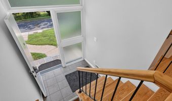 10228 HATHERLEIGH Dr, Bethesda, MD 20814