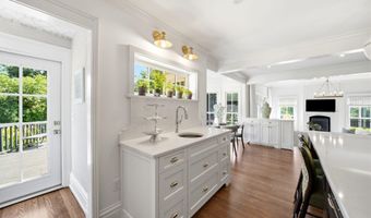 11005 Park Rd, Anchorage, KY 40223