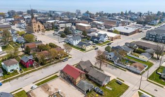 323 5TH St, Algoma, WI 54201