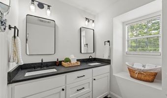 5 Dunvegan Ln, Bella Vista, AR 72715