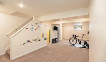 2512 Jade Ct, Ann Arbor, MI 48103