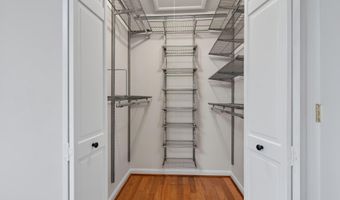 5701 RADNOR Ct, Bethesda, MD 20817