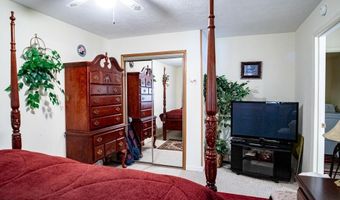 521 N Calhoun Shores Pkwy, Calhoun Falls, SC 29628