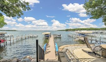 325 Lakeshore Dr, Arnolds Park, IA 51331