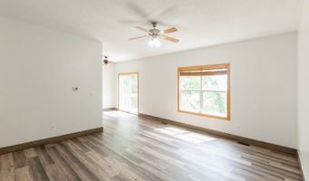 2227 4th Ave SE, Altoona, IA 50009
