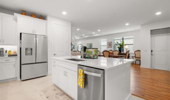 5828 WINDBREAK Ct, Apollo Beach, FL 33572