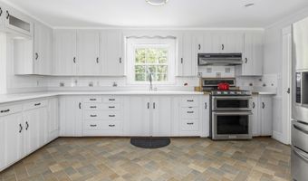 91 Blackstrap Rd, Falmouth, ME 04105