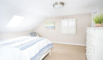 45 Holland St, Newport, RI 02840