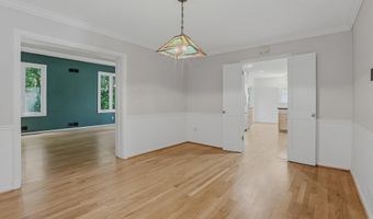 7607 MARYKNOLL Ave, Bethesda, MD 20817