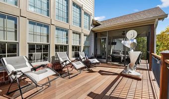 295 Meadowbrook Country Club Est, Ballwin, MO 63011