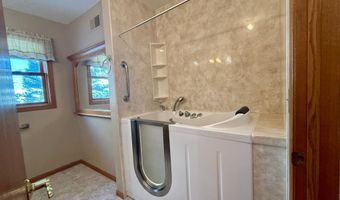 236 Wilson St, Alden, MN 56009