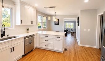 3 Pinetop Rd, Barrington, RI 02806