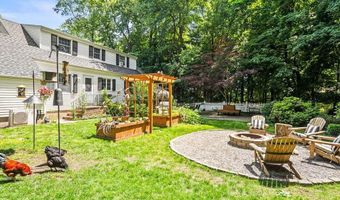 13 Provost Dr, Airmont, NY 10901