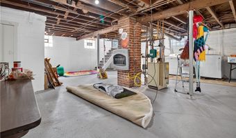 156 Woodhill Dr, Amherst, OH 44001