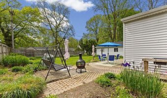 681 Archwood Dr, Ann Arbor, MI 48103