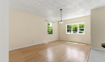 57 Hunters Crossing Dr, Coventry, RI 02816