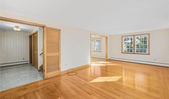 28 Hybrid Dr, Cranston, RI 02920