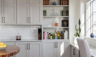 02 Highland Woods Dr, East Greenwich, RI 02818