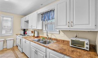 12 Hammond St, Newport, RI 02840