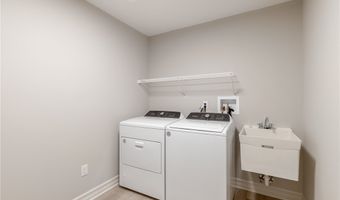 30 Essex Woods Ln B, Amherst, NY 14228