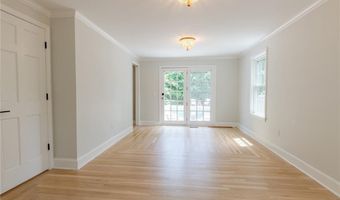 122 Sylvan Dr, East Greenwich, RI 02818