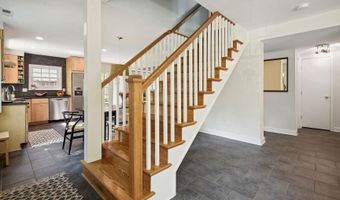 9202 BULLS RUN Pkwy, Bethesda, MD 20817