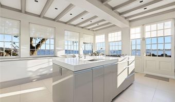 221 Hope St 2, Bristol, RI 02809