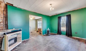 224 W Delta St, Aurora, MO 65605