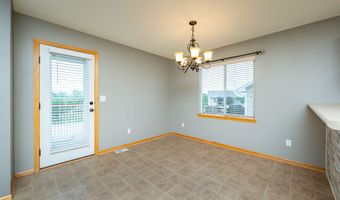 5204 NE Briarwood Dr, Ankeny, IA 50021