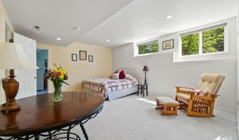 10100 Zermatt Cir, Anchorage, AK 99507