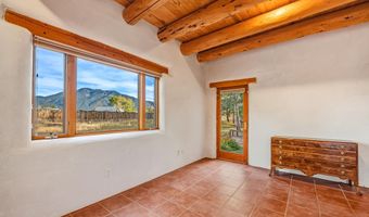 9 Desiderio Rd, Arroyo Seco, NM 87514
