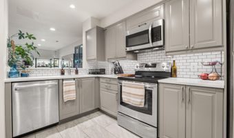 907 S ROLFE St 1A, Arlington, VA 22204