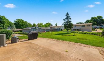 254 Village Mead Dr, Ballwin, MO 63021